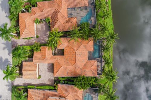 8528 Bellagio Dr, Naples FL 34114-6434 exterior