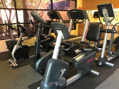 4760 San Sebastian Dr, Oxnard CA 93035-3640 exterior