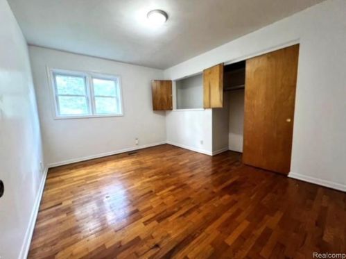 5204 Park Lake Rd, East Lansing MI 48823-3800 exterior