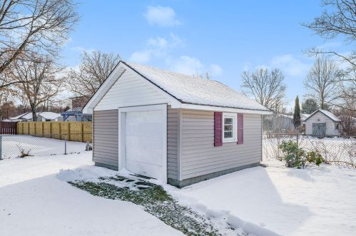 3660 Evaline Dr, Meskegon MI 49444-4133 exterior