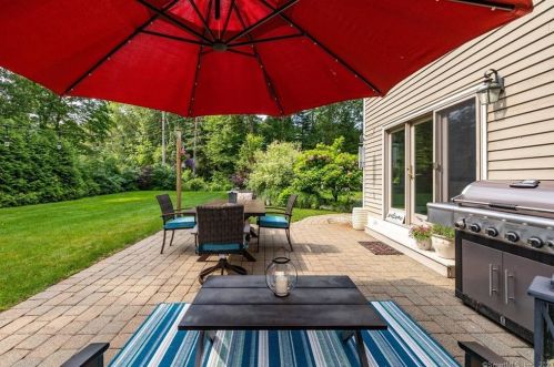 15 Indian Hl Rd, Farmington CT 06032-2816 exterior