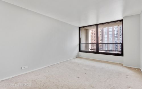 1030 State St, Chicago IL  60605-2203 exterior