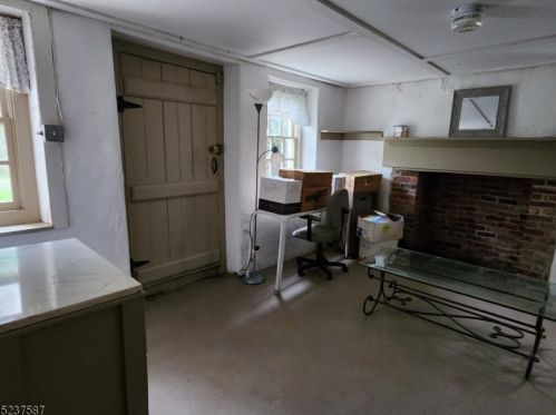 35 Main St, Clinton NJ 08809-1250 exterior