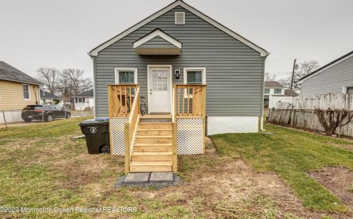 25 Monmouth Ave, Middletown NJ  07748-5732 exterior