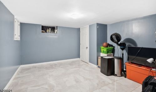 70 Lindsley Ave, Irvington NJ 07111-1749 exterior