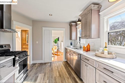 2812 Ellsworth St, Berkeley CA 94704-2124 exterior