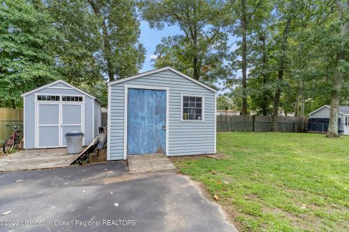 37 Chain Blvd, Berkeley Township NJ 08721-1925 exterior