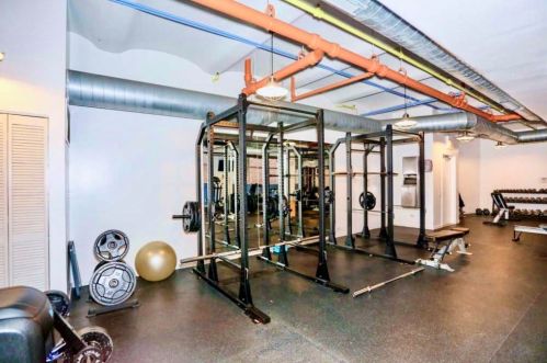 500 Clinton St, Chicago IL 60607-4301 exterior