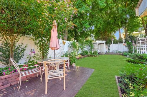 29 Vondran St, Huntington Station NY 11746-2548 exterior