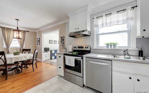 16 Quebec Dr, Huntington Station NY 11746-3872 exterior