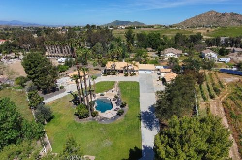 37200 Glenoaks Rd, Temecula CA 92592-8534 exterior