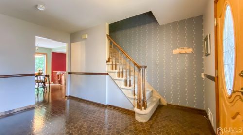 6 Burlington Ct, Edison, NJ 08820-1673