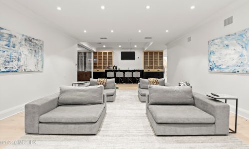 32 Meadowcroft Ln, Greenwich CT 06830-3823 exterior