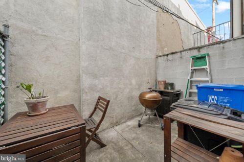 1804 4th St, Philadelphia PA  19122-2202 exterior