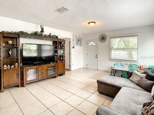 8302 22 St, Tampa FL 33604-2104 exterior