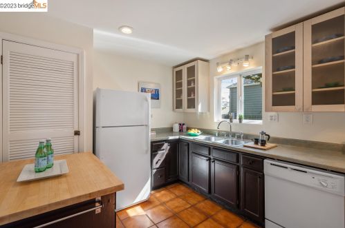 2122 Sacramento St, Berkeley CA 94702-1905 exterior