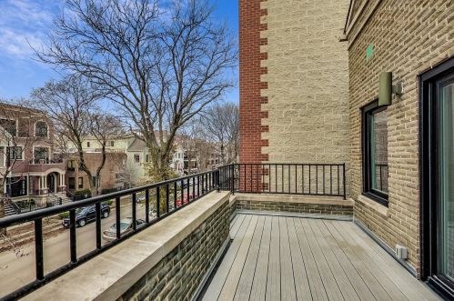 2637 Wayne Ave, Chicago IL 60614-1231 exterior