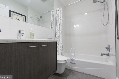 1026 Leithgow St, Philadelphia PA 19123-1421 exterior