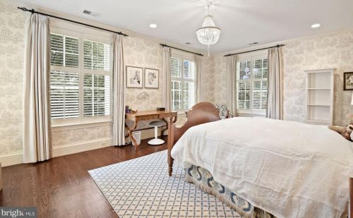 9000 Congressional Pkwy, Rockville MD  20854-4610 exterior