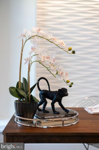 722 Broad St, Philadelphia PA 19146-3119 exterior