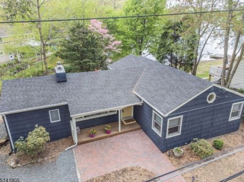 86 Lakewood Dr, Parsippany NJ 07834-2819 exterior