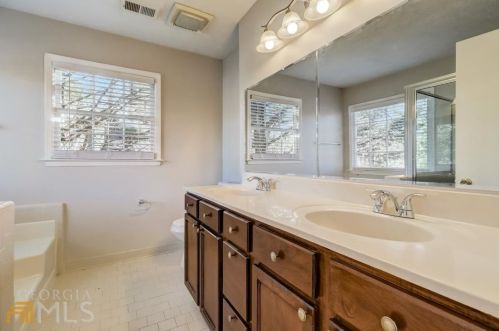 808 Stonemill Mnr, Lithonia GA 30058-8230 exterior