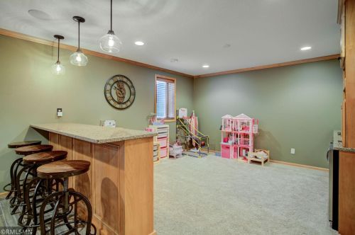 2489 Schneider Ct, Chaska MN 55318-1567 exterior