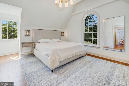 9000 Congressional Pkwy, Rockville MD  20854-4610 exterior