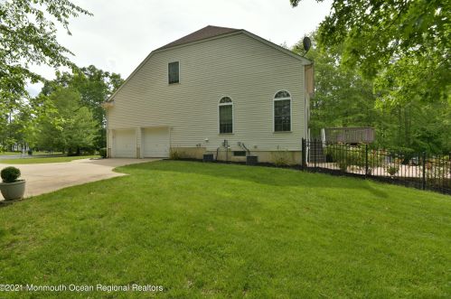 5 Markus Ct, Jackson Twp NJ  08527-2886 exterior