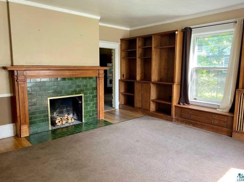 2140 Woodland Ave, Duluth MN 55803-2252 exterior