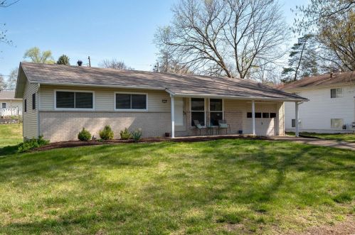 12325 Promenade Ln, Saint Louis, MO 63146-5029