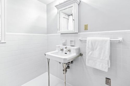 965 Grn St Cir, Gainesville GA 30501-2204 exterior