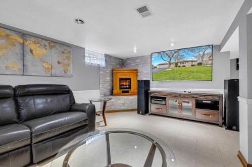 4406 Van Beck Ave, Milwaukee WI 53207-4458 exterior