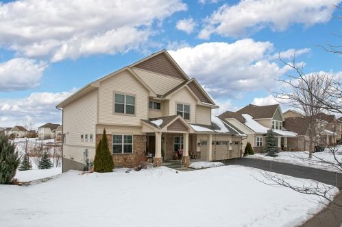 255 Liberty Heights Dr, Chaska, MN 55318-4632