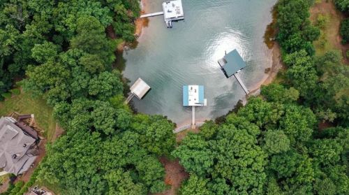 9065 Hayes Dr, Gainesville GA 30506-6206 exterior