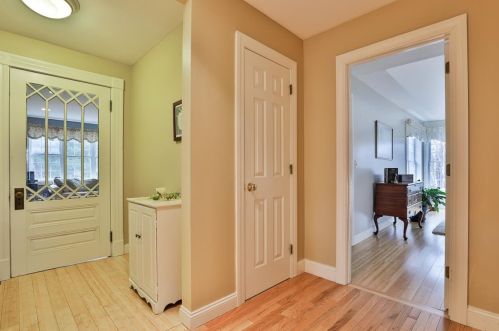 8 Oakmont Dr, Concord NH 03301-6916 exterior