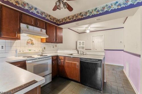 62 Goldfinch Dr, Hackettstown NJ 07840-3008 exterior