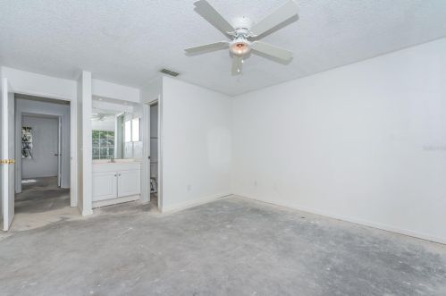 8519 Misty Riv Ct, Tampa FL 33637-4915 exterior