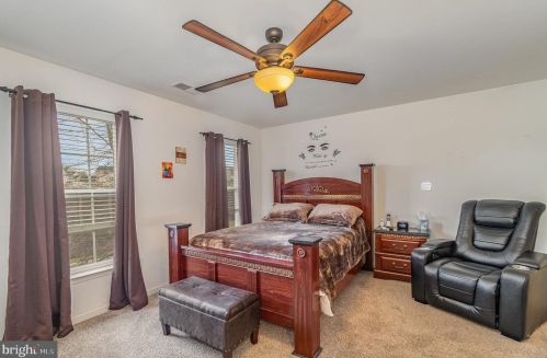 37 Louvain Dr, Hanover PA 17331-8696 exterior