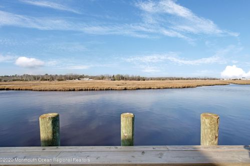 220 Bay Dr, Berkeley Township NJ 08721-3119 exterior