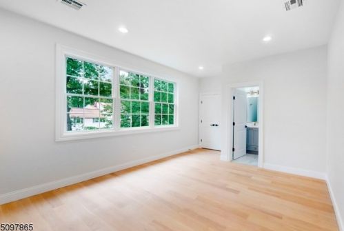 21 Fieldstone Dr, Livingston NJ  07039-3308 exterior