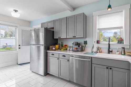 3 Broad Ave, Concord NH  03301-2734 exterior