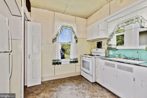 1752 Exton Ave, Trenton NJ 08618-4433 exterior