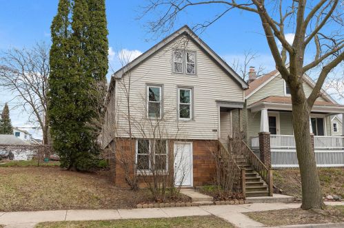 2540 Booth St, Milwaukee WI 53212-2907 exterior