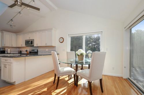 375 Hatch Rd, Eastham MA 02642-1847 exterior