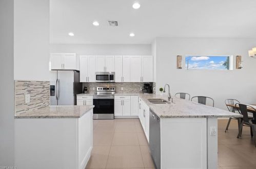 772 94 Ave, Naples FL 34108-2449 exterior