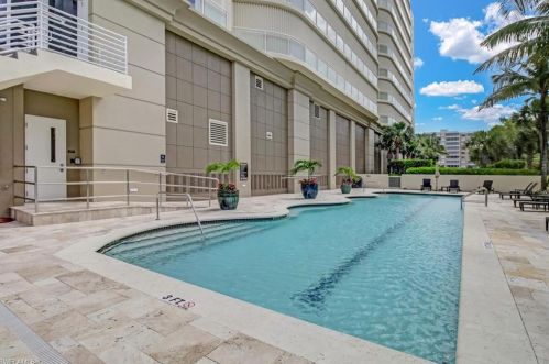 11125 Gulf Shore Dr, Naples FL 34108-1940 exterior