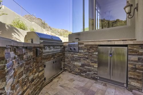 13841 Cyn Dr, Phoenix AZ 85016-2403 exterior