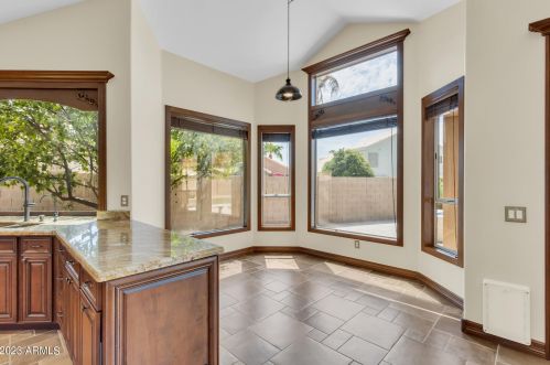 14280 12 Pl, Phoenix AZ 85014-5105 exterior