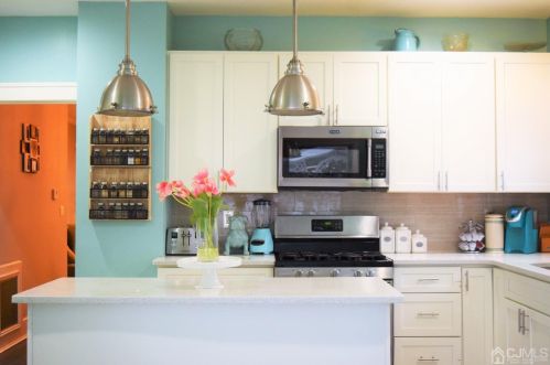 722 Donald Ave, Perth Amboy NJ 08861-2529 exterior